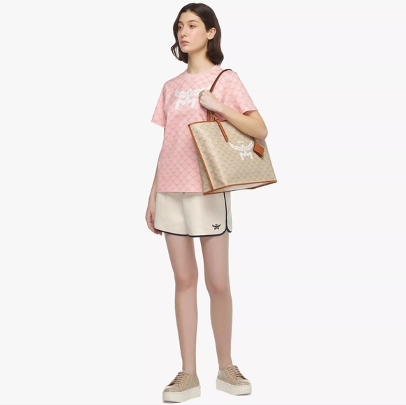 LAST DAY TO ENTER TO WIN A MCM TOTE NWT (Entry listing) - Picture 4 of 9